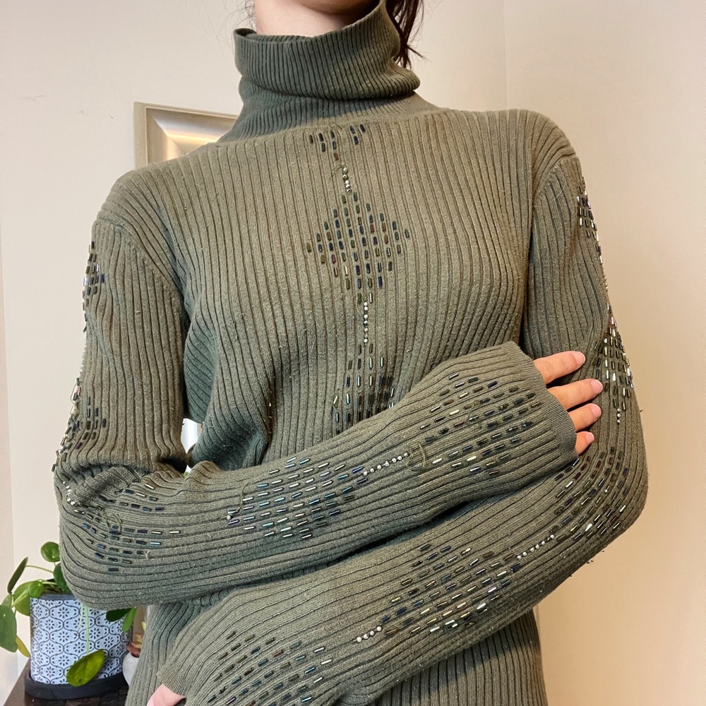 Nana turtleneck, I love with this one, super grunge y2k. Size 3, brand is Yuka